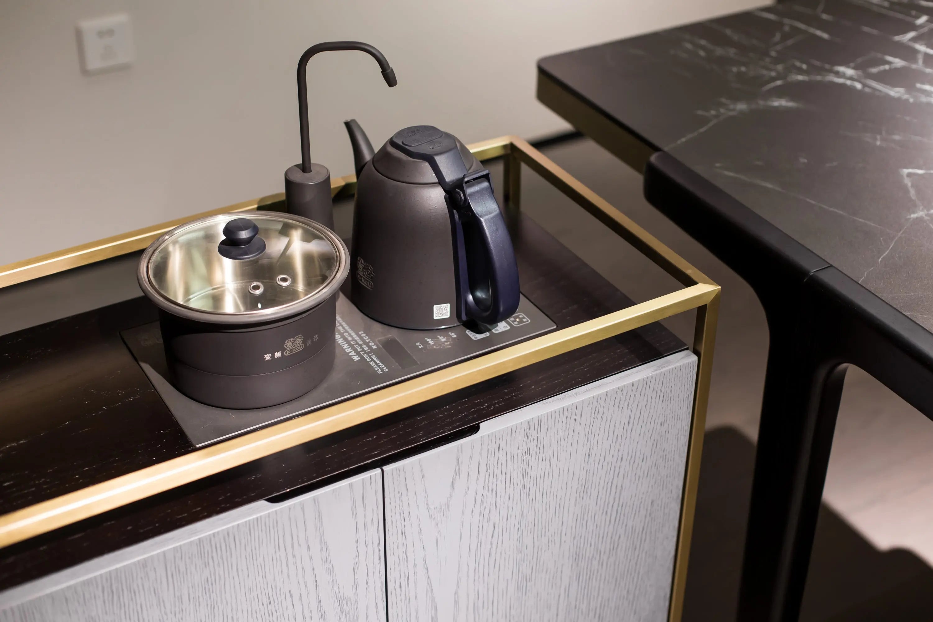 Modern Light Luxury Tea Bucket Cabinet - Elegant Storage Solution for Tea Lovers