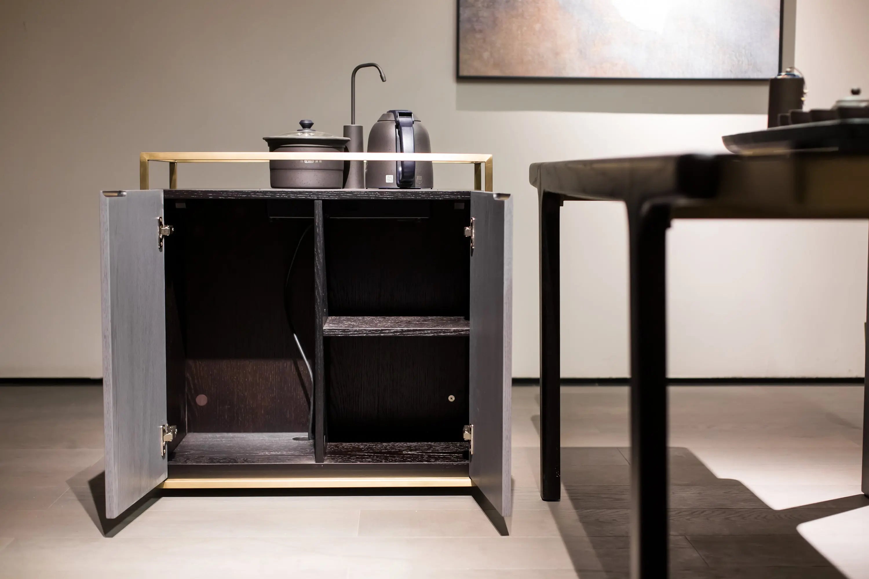 Modern Light Luxury Tea Bucket Cabinet - Elegant Storage Solution for Tea Lovers