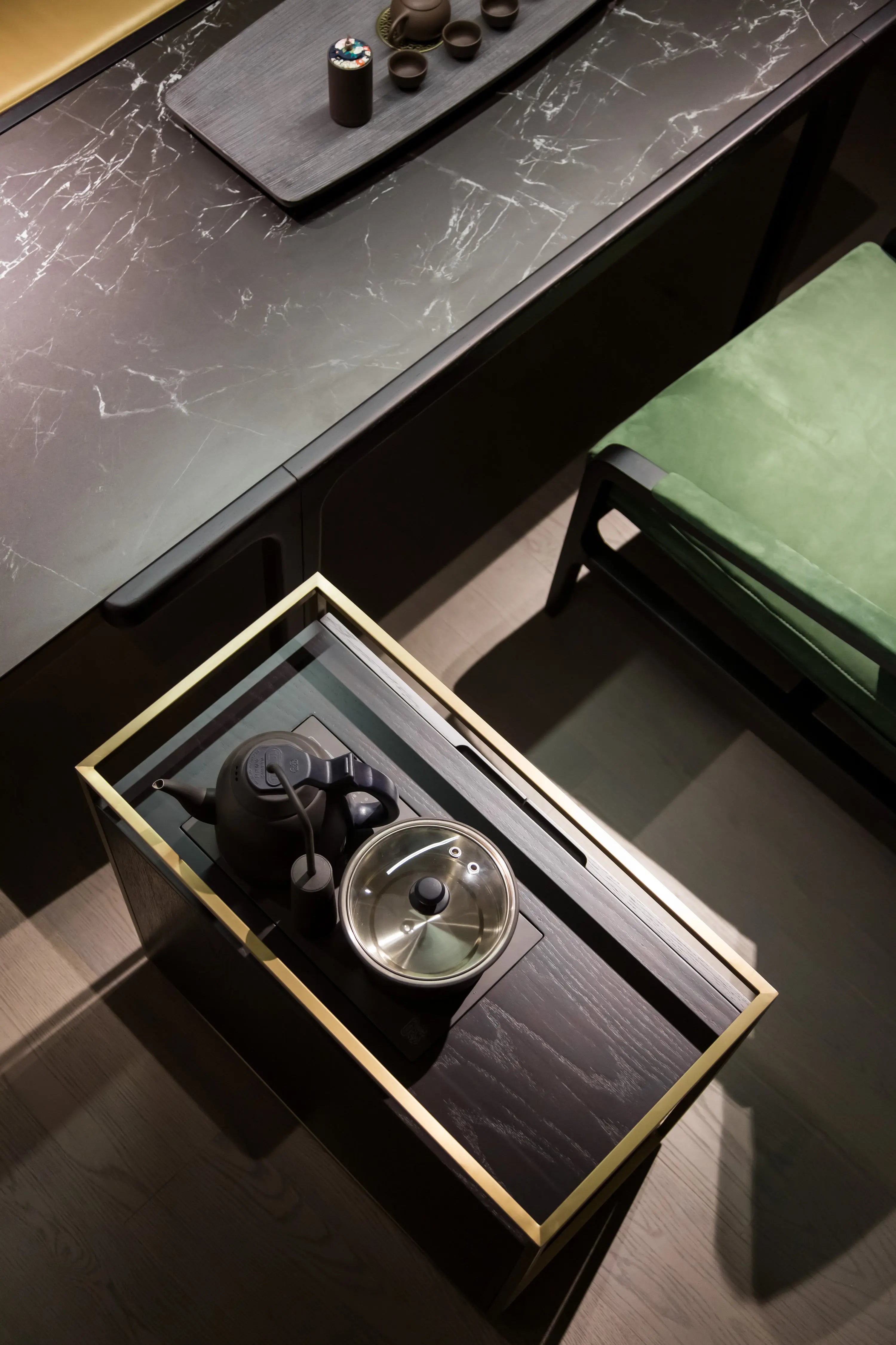 Modern Light Luxury Tea Bucket Cabinet - Elegant Storage Solution for Tea Lovers