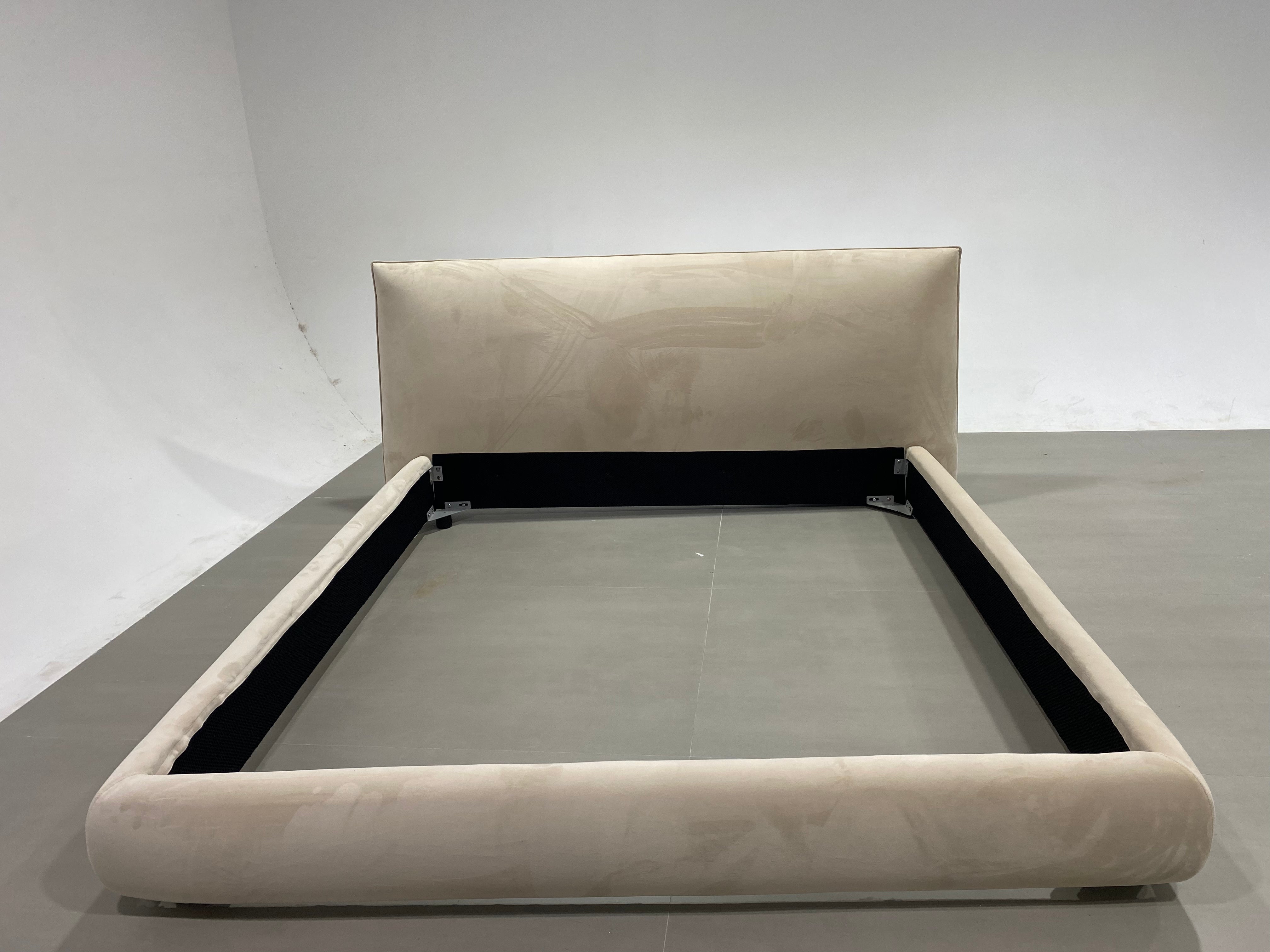 RC-23 Minimalism Bed