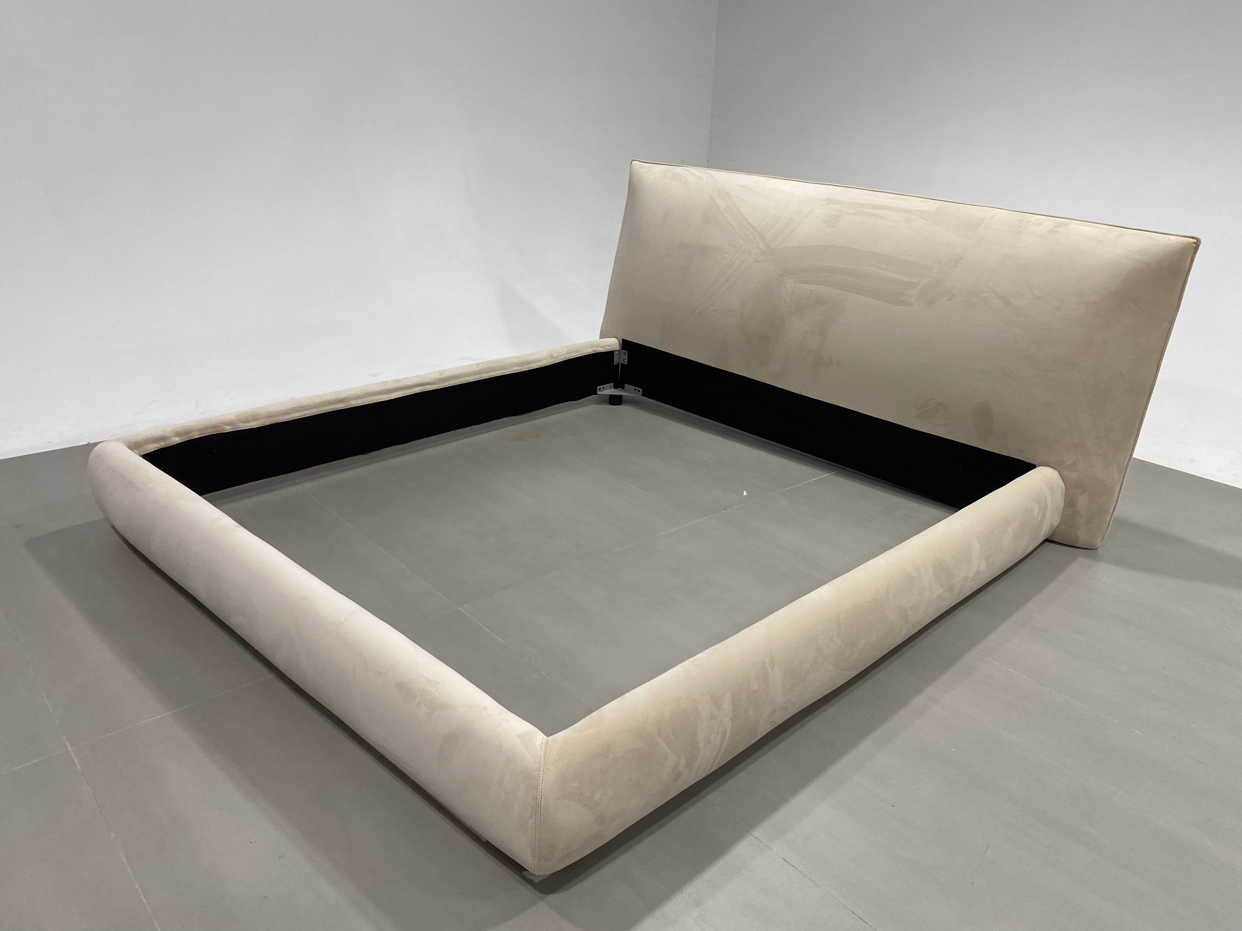 RC-23 Minimalism Bed