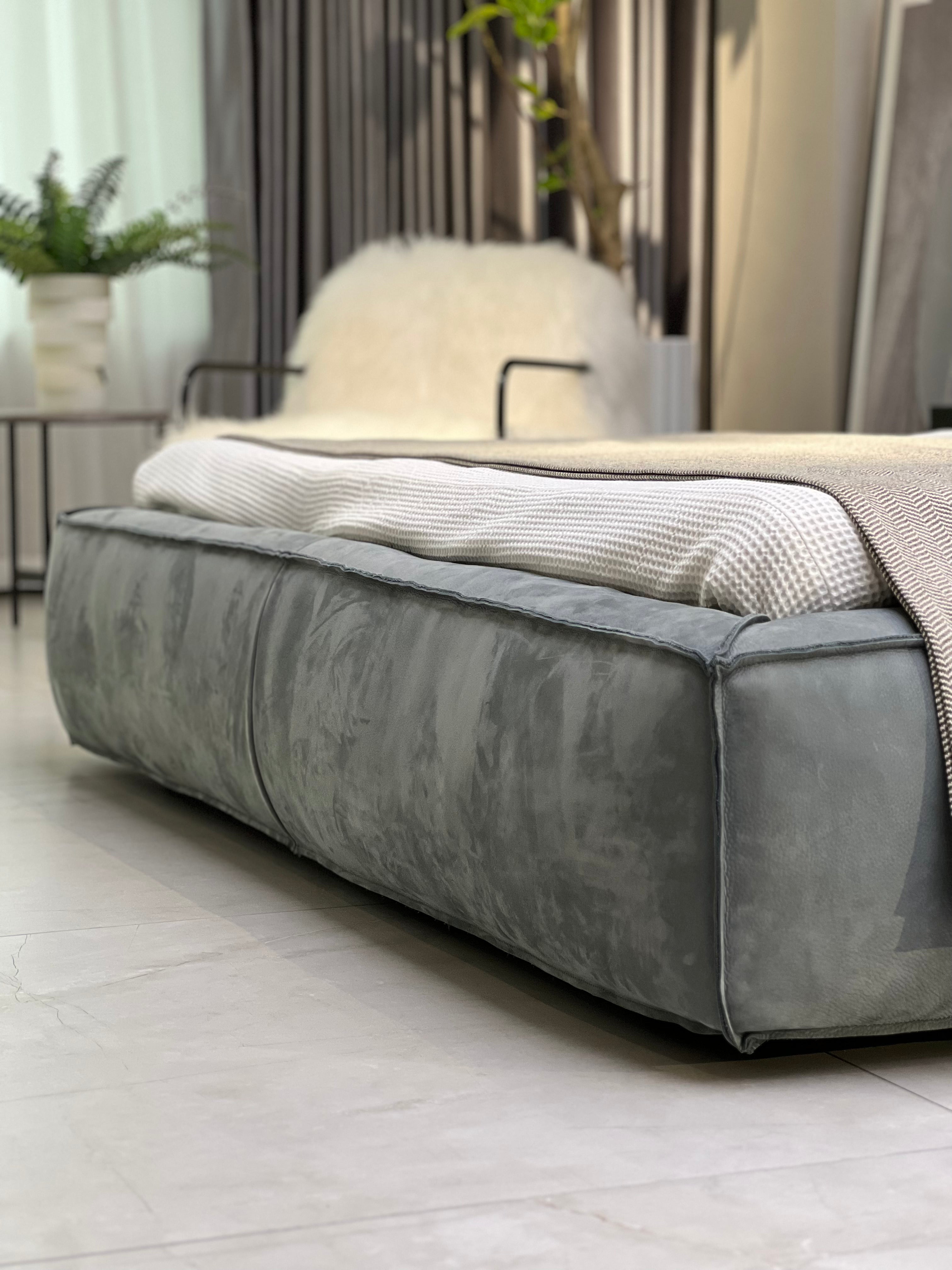 RC-27 Minimalism  Bed