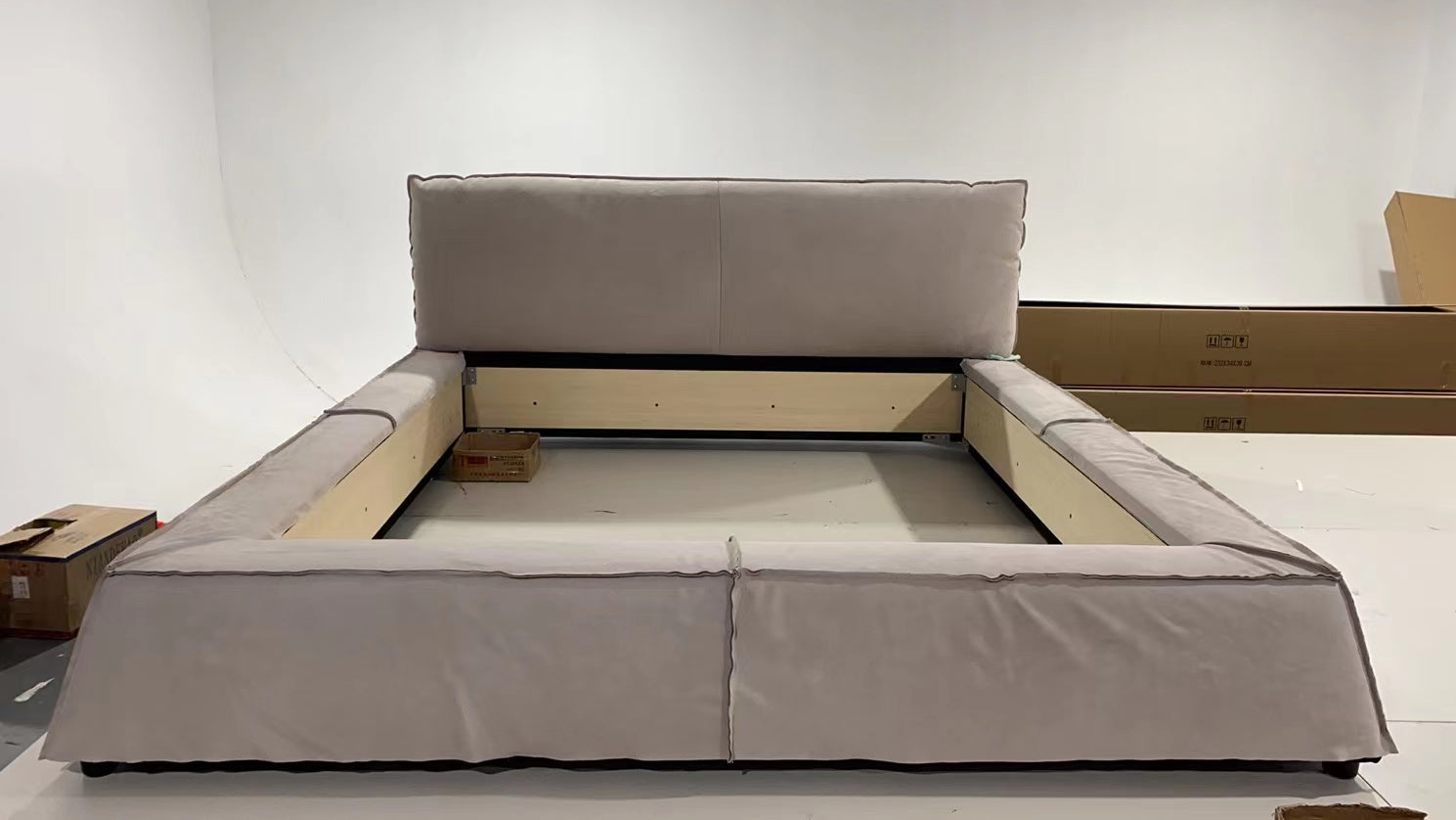 RC-28 Minimalism Bed