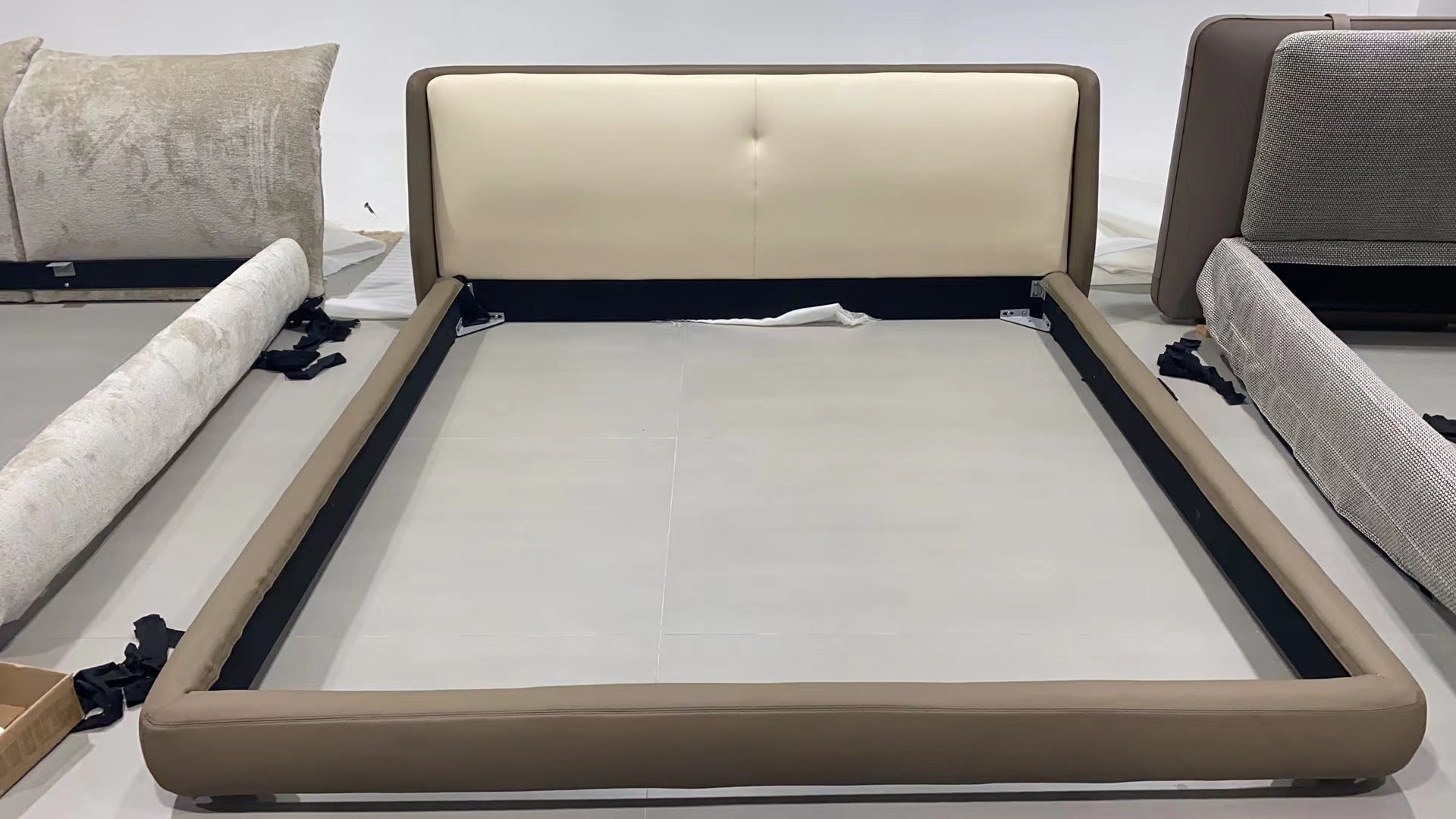 RC-33 Minimalism Bed