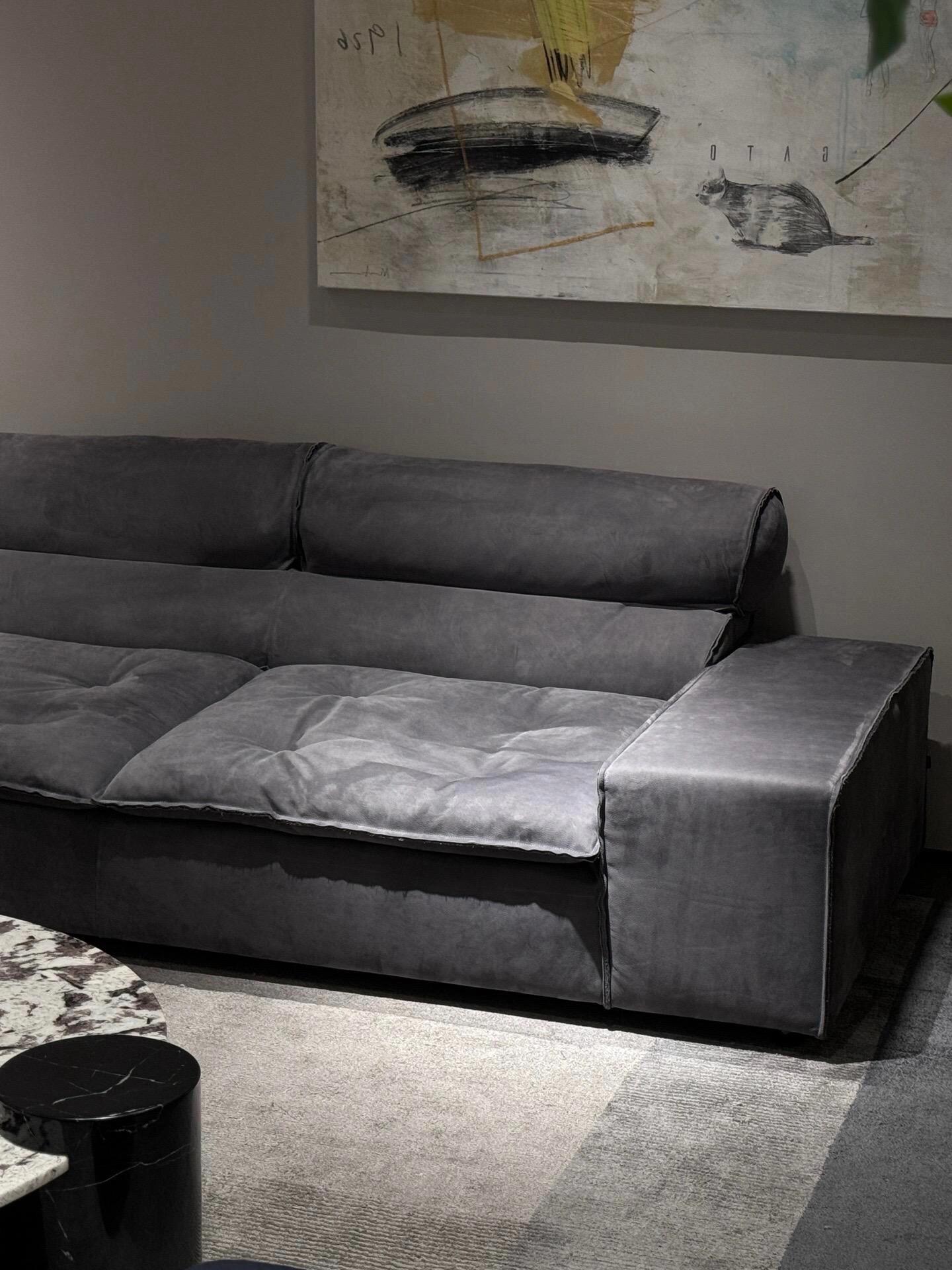 MIAMI SOFT Sofa: The Comfort Choice of Handcrafted Velvet VJ2-2360