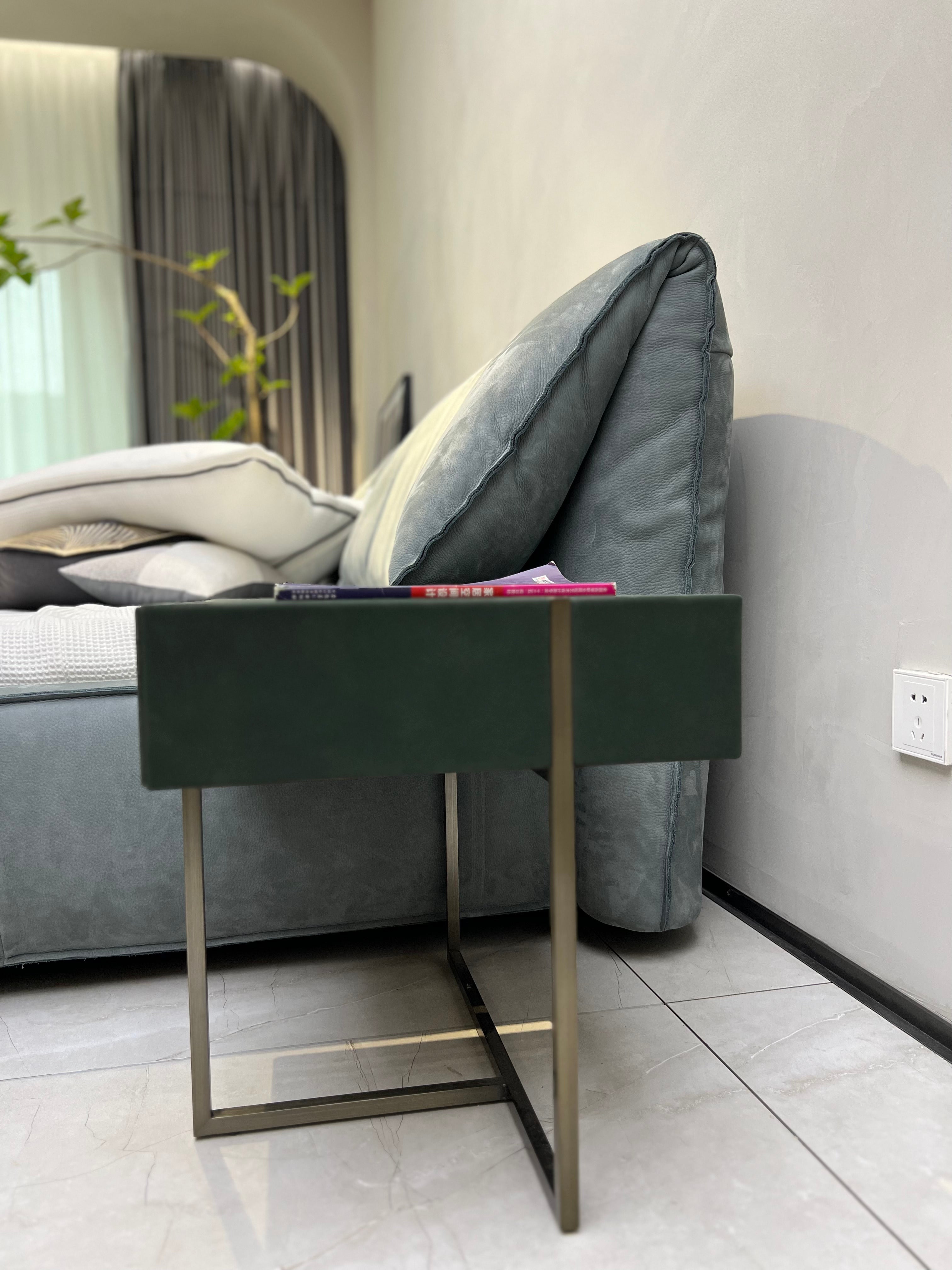 SC002 Minimalism Bedside table