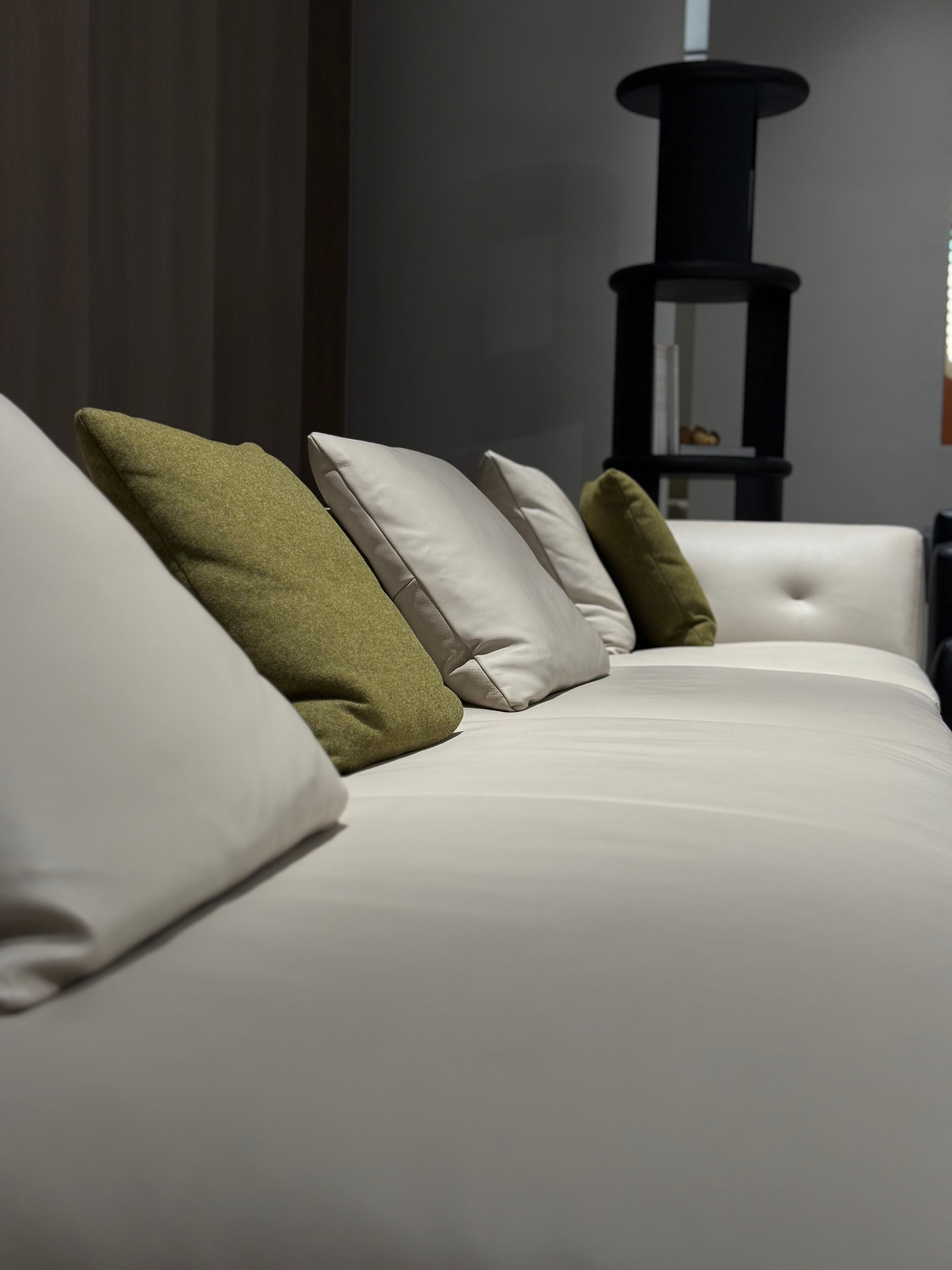 VJ2-2401  Combination Sofa  Comfortable and soft to sit on - Chiuchiufurniture