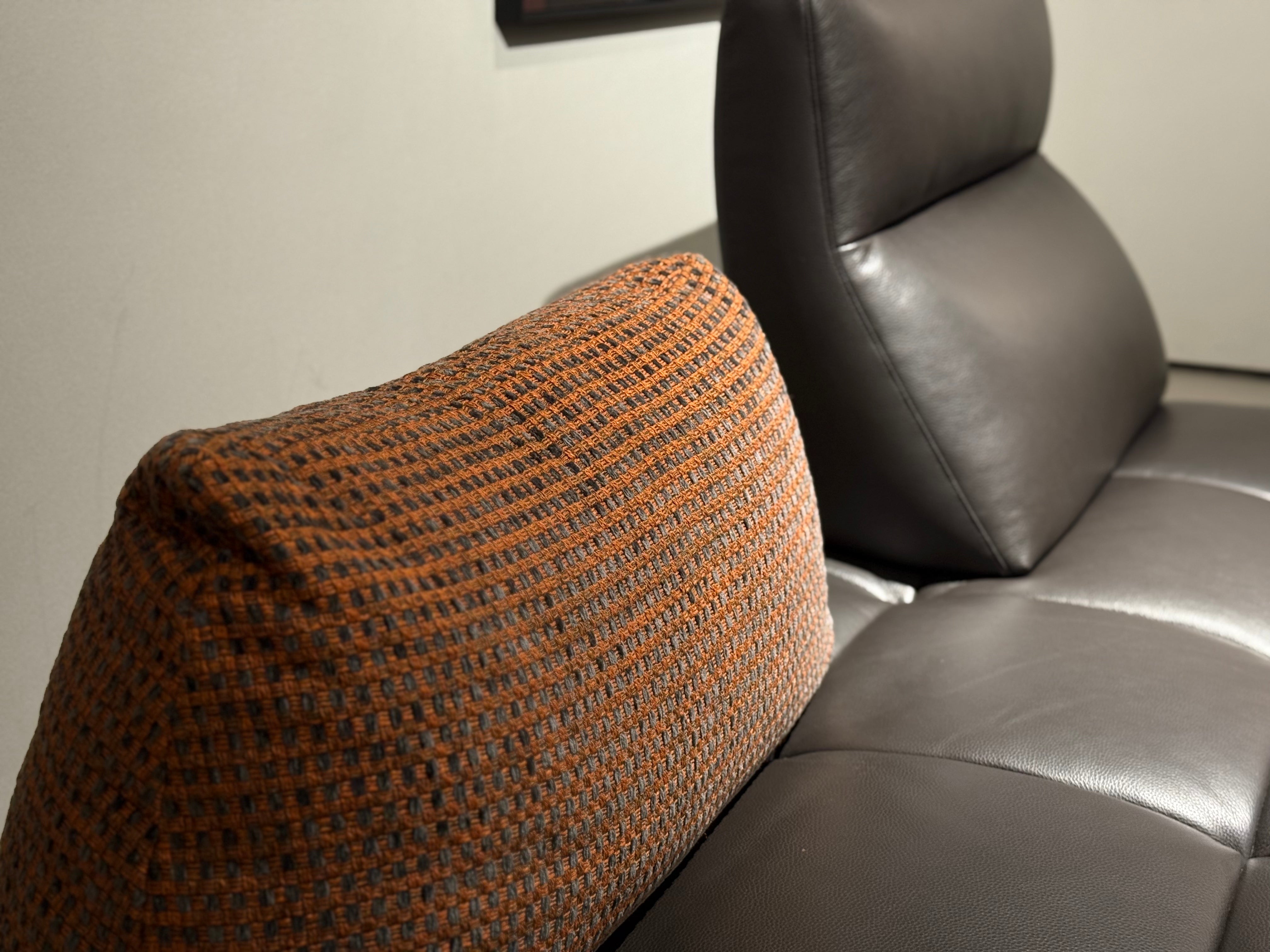 VJ2-2413  Combination Sofa  Comfortable and soft to sit on - Chiuchiufurniture