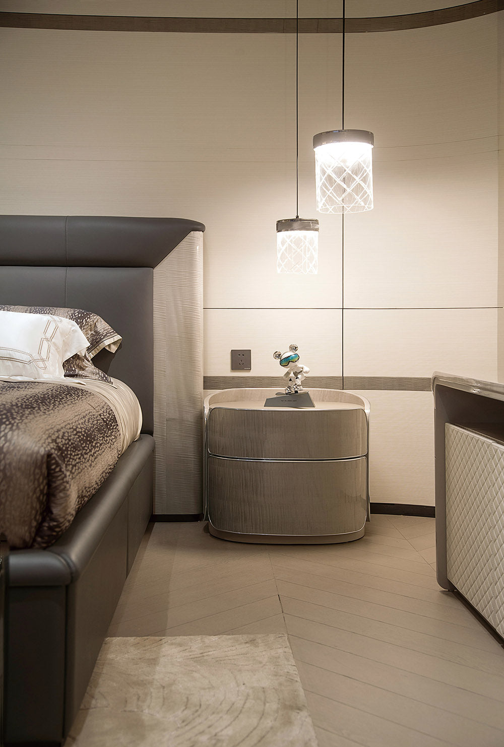 Bedroom Furniture Minimalist Design Upholstered Modern Leather Bed W010B10 Bentley style Tiverton Bed