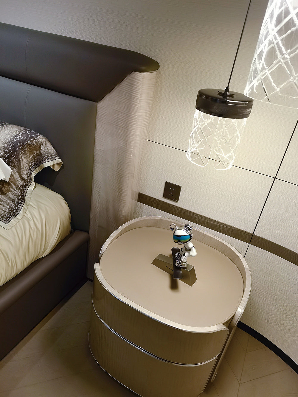 Bedroom Furniture Minimalist Design Upholstered Modern Leather Bed W010B10 Bentley style Tiverton Bed