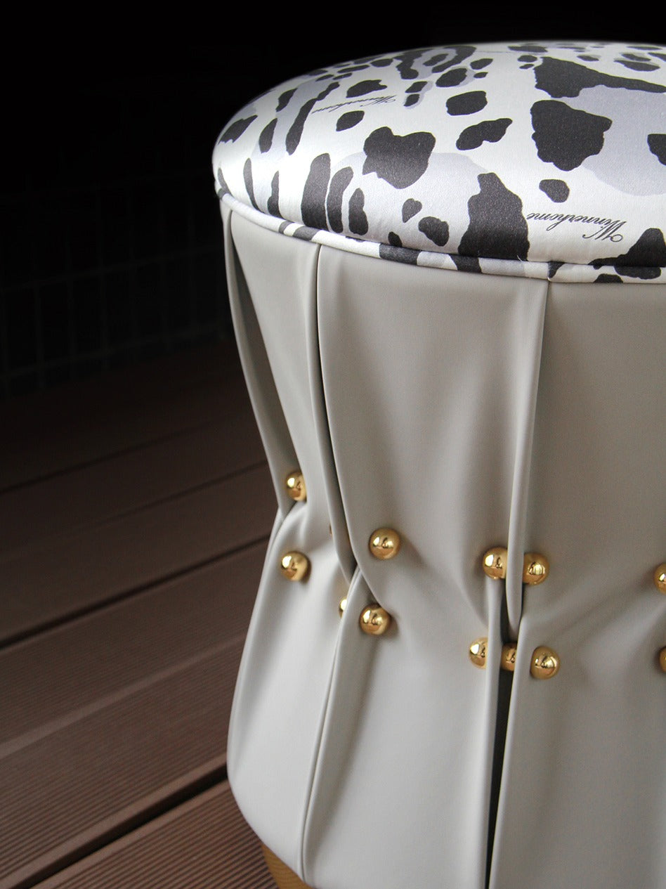 WH310B16 Dressing stool