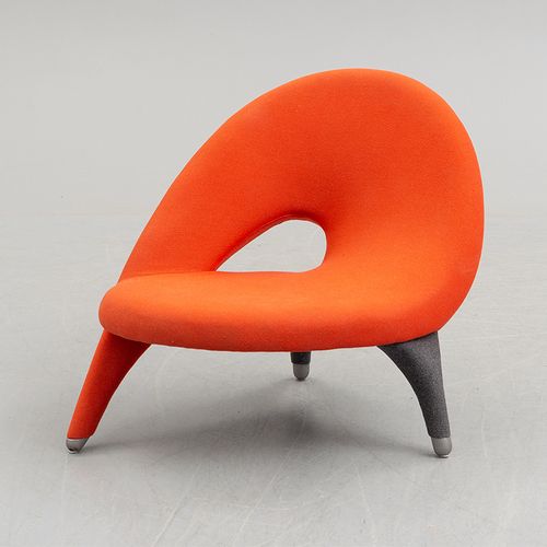 XXY-431 Three-legged comma lounge chair