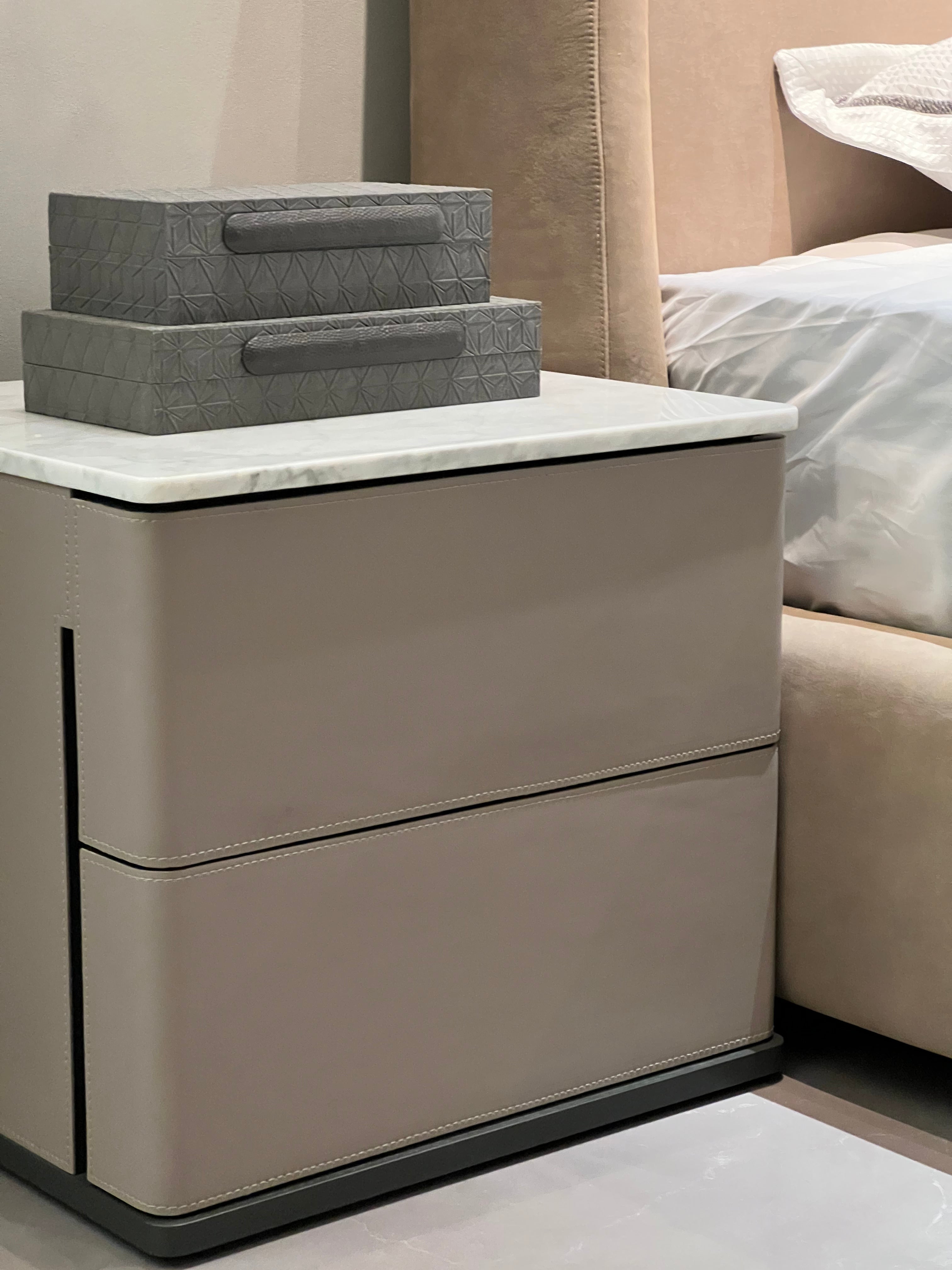 YM-2030 Minimalism Bedside table