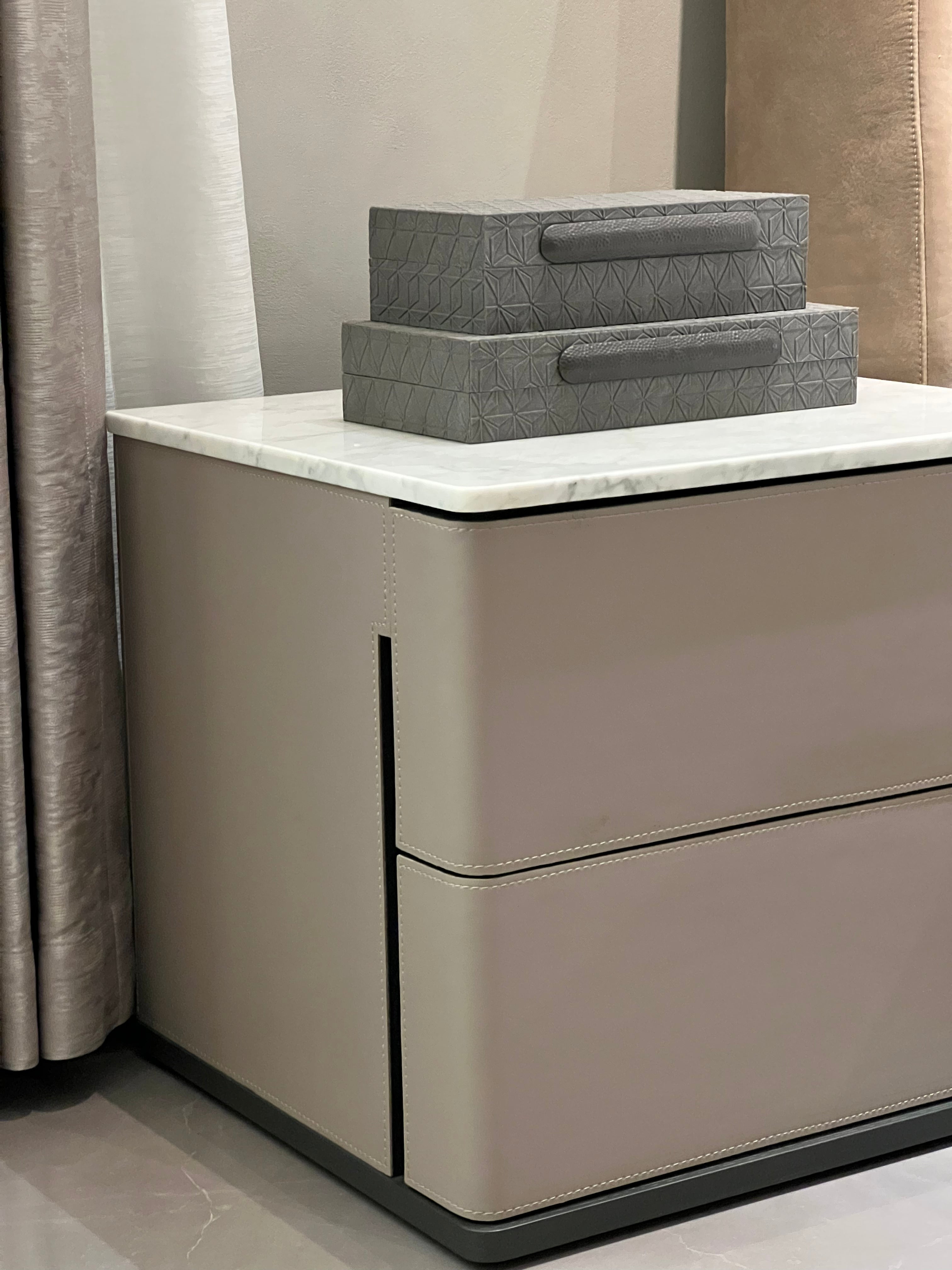 YM-2030 Minimalism Bedside table