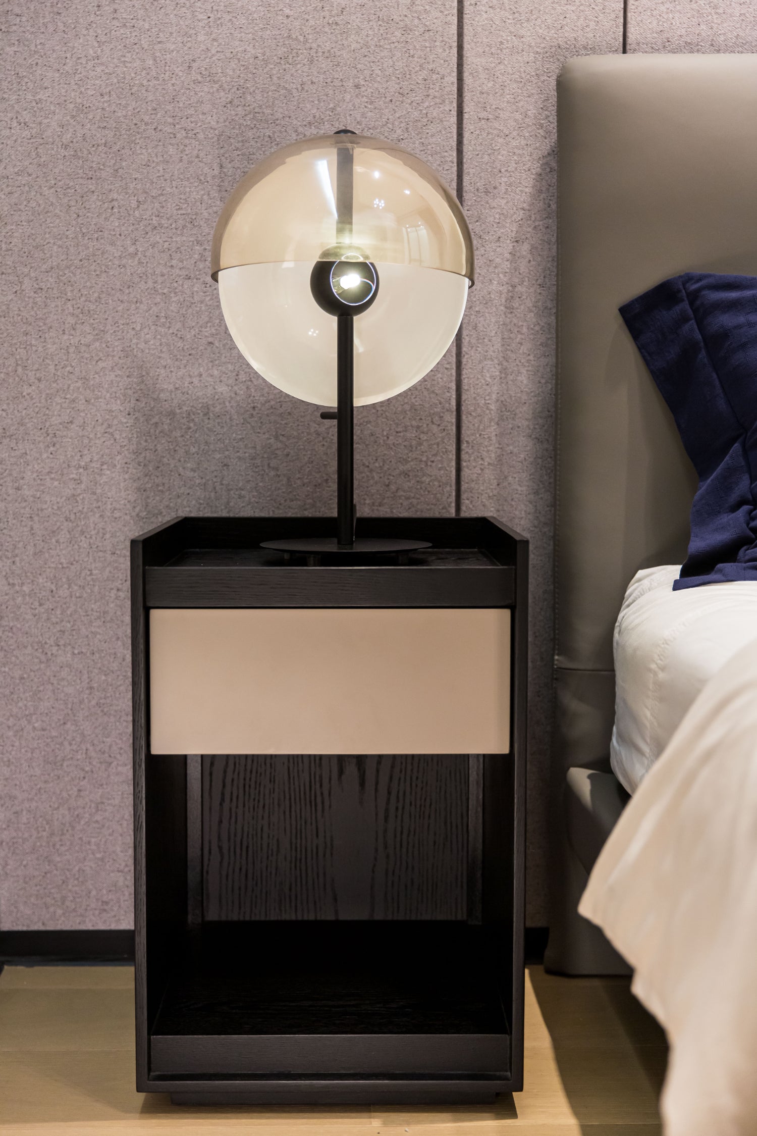 Italian Minimalist Veneer HX-1770-2 Bedside Table VV