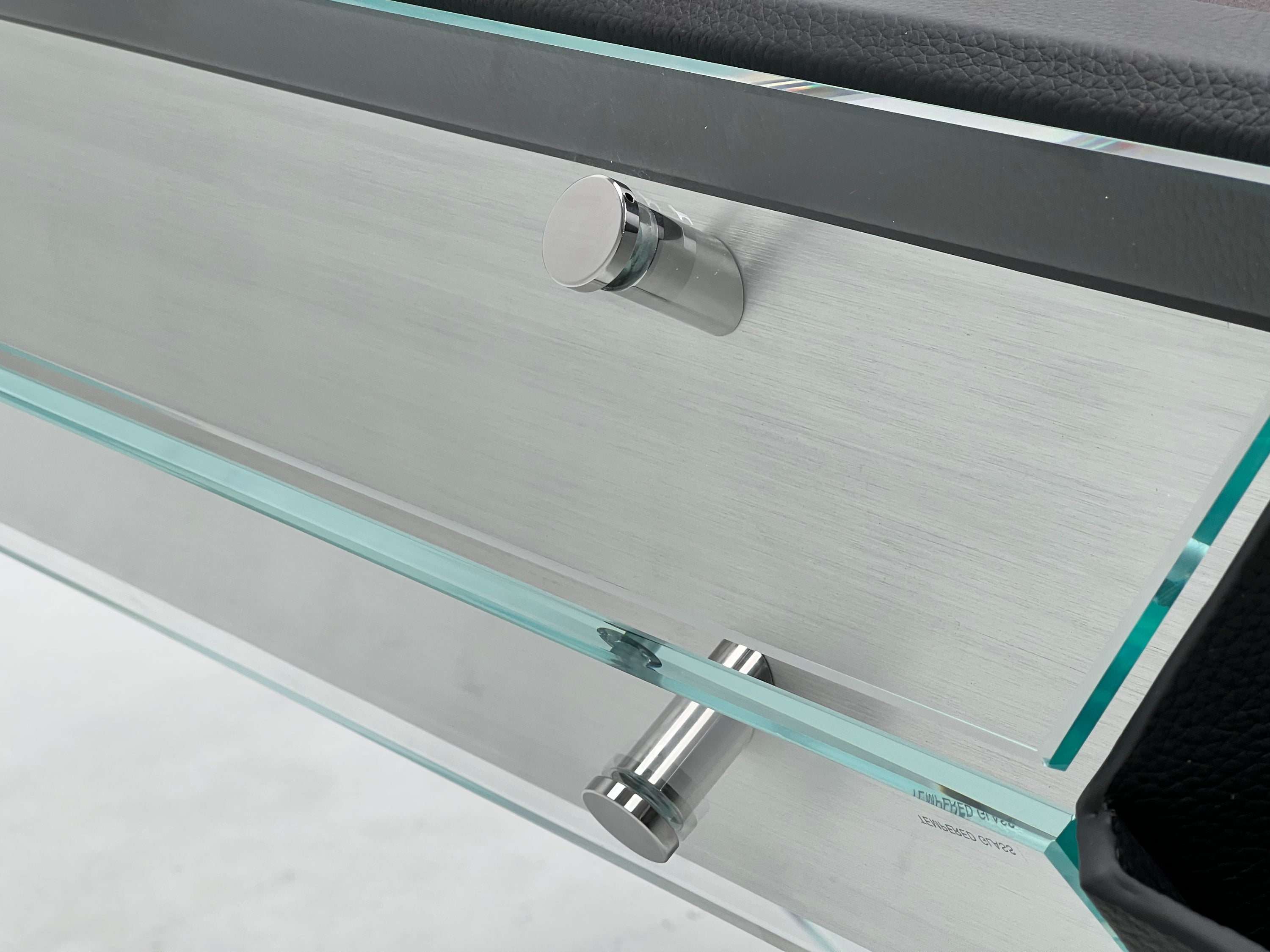 CRYSTAL GLASS AUTOMATIC MAHJONG TABLE