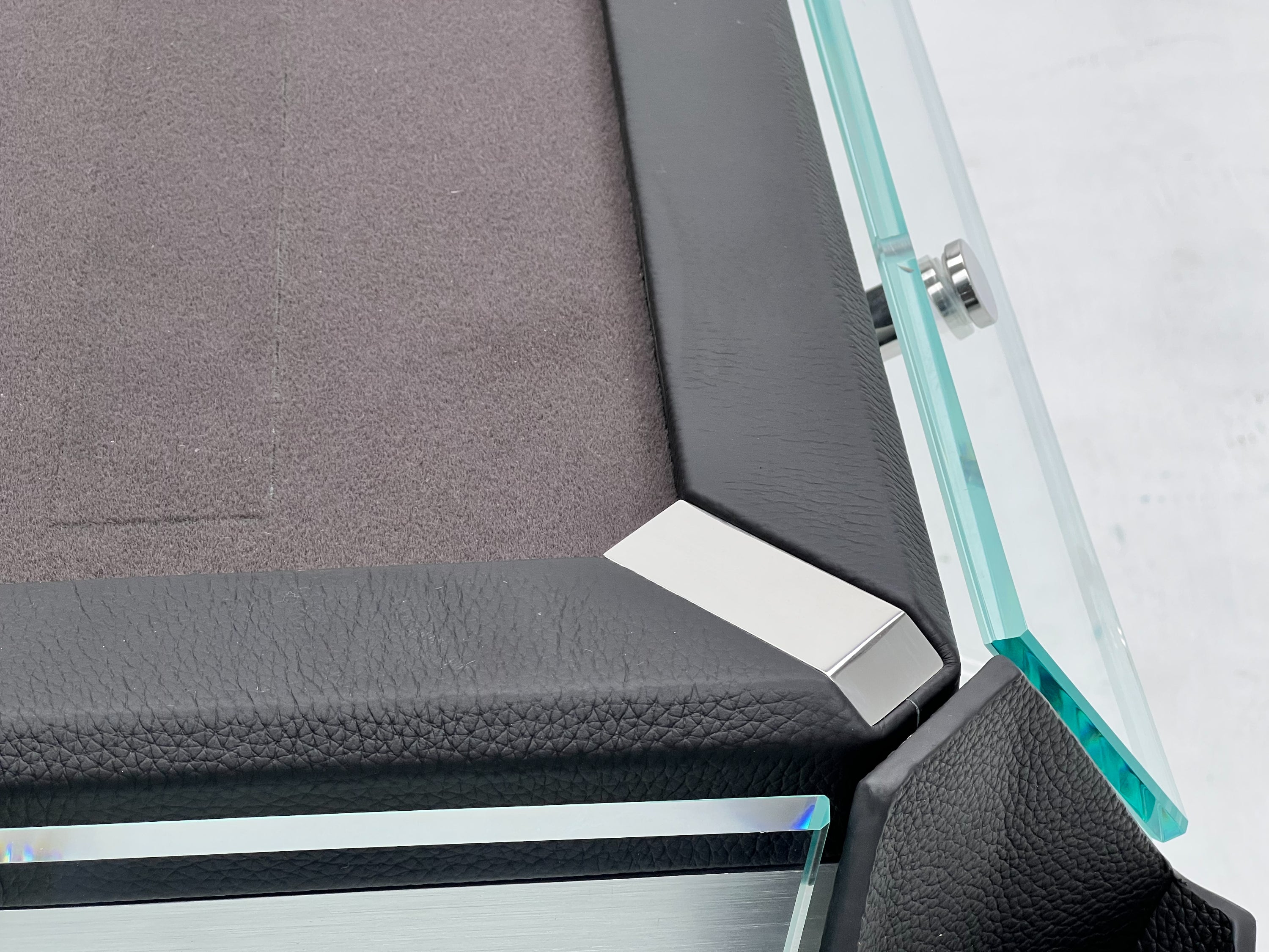 CRYSTAL GLASS AUTOMATIC MAHJONG TABLE