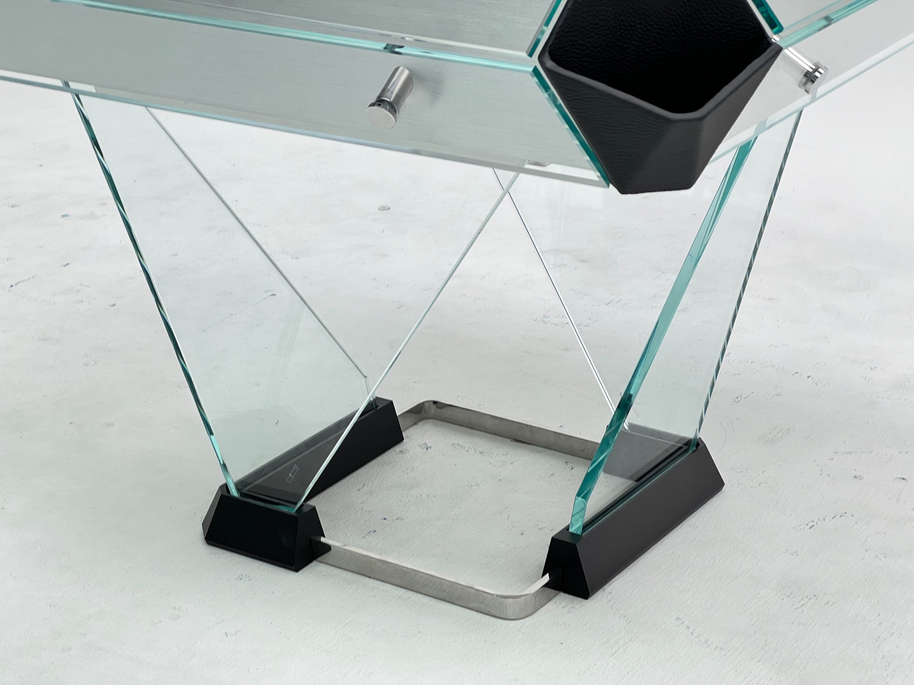 CRYSTAL GLASS AUTOMATIC MAHJONG TABLE