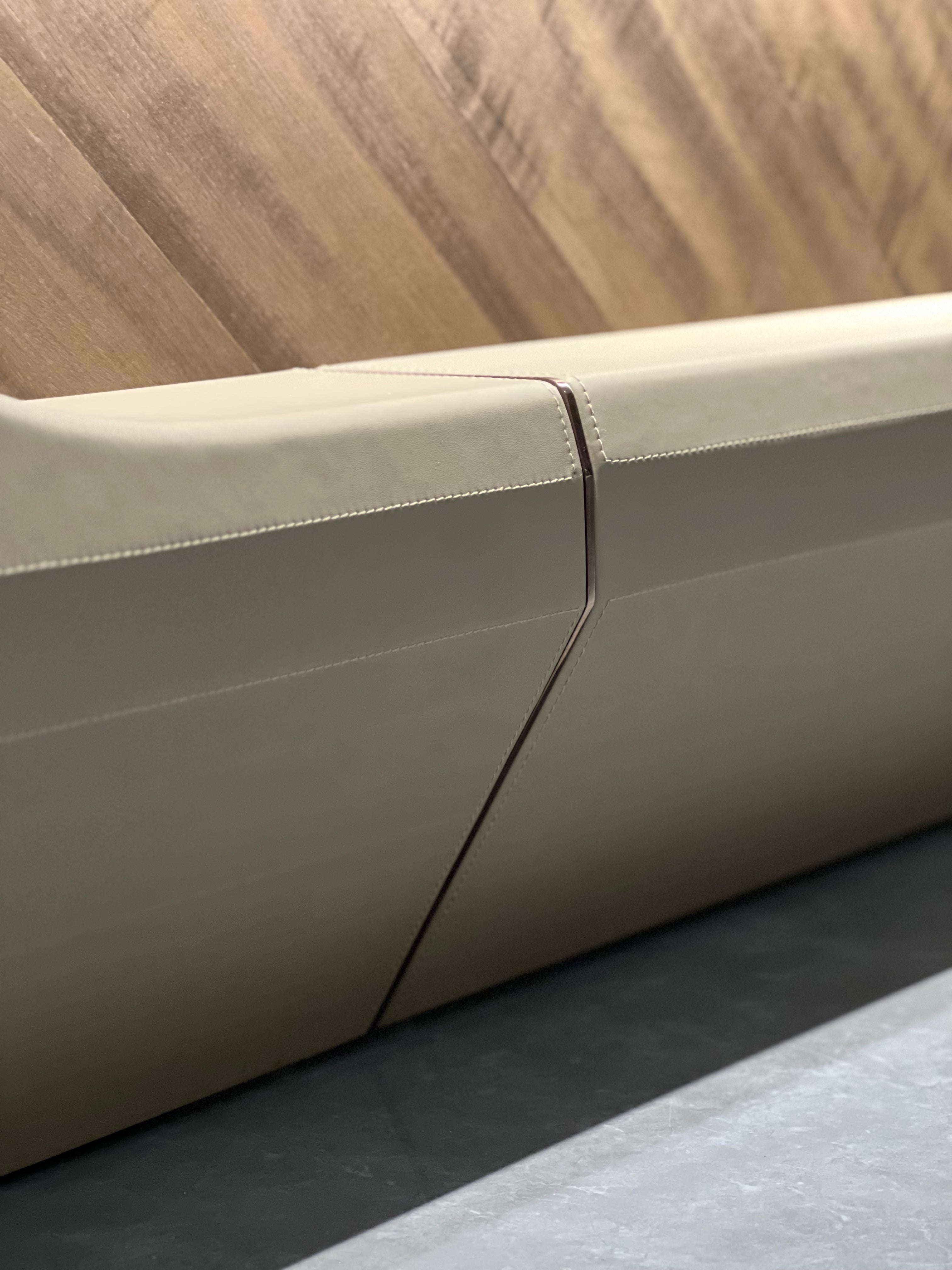 CM-001 President desk