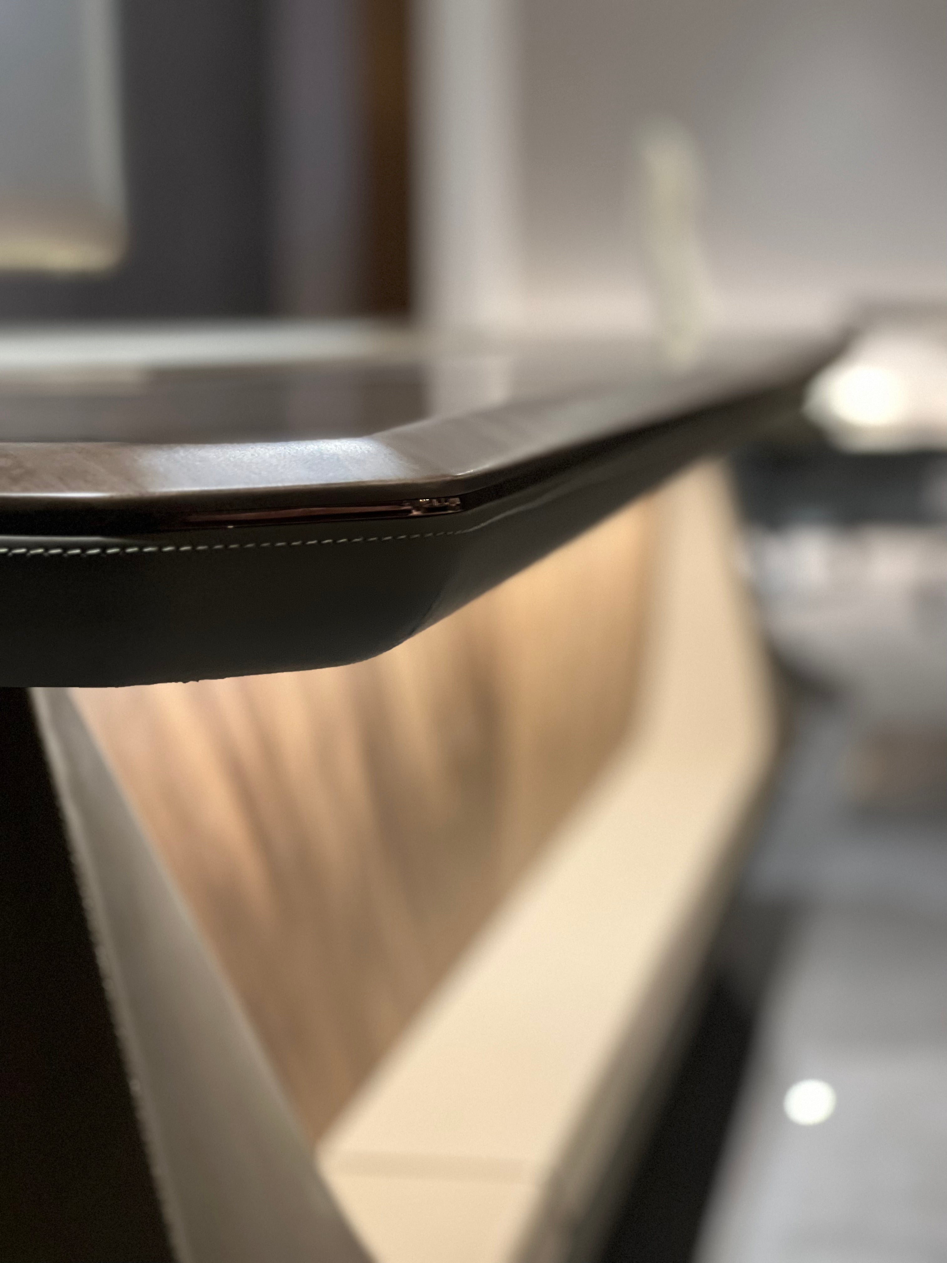 CM-001 President desk