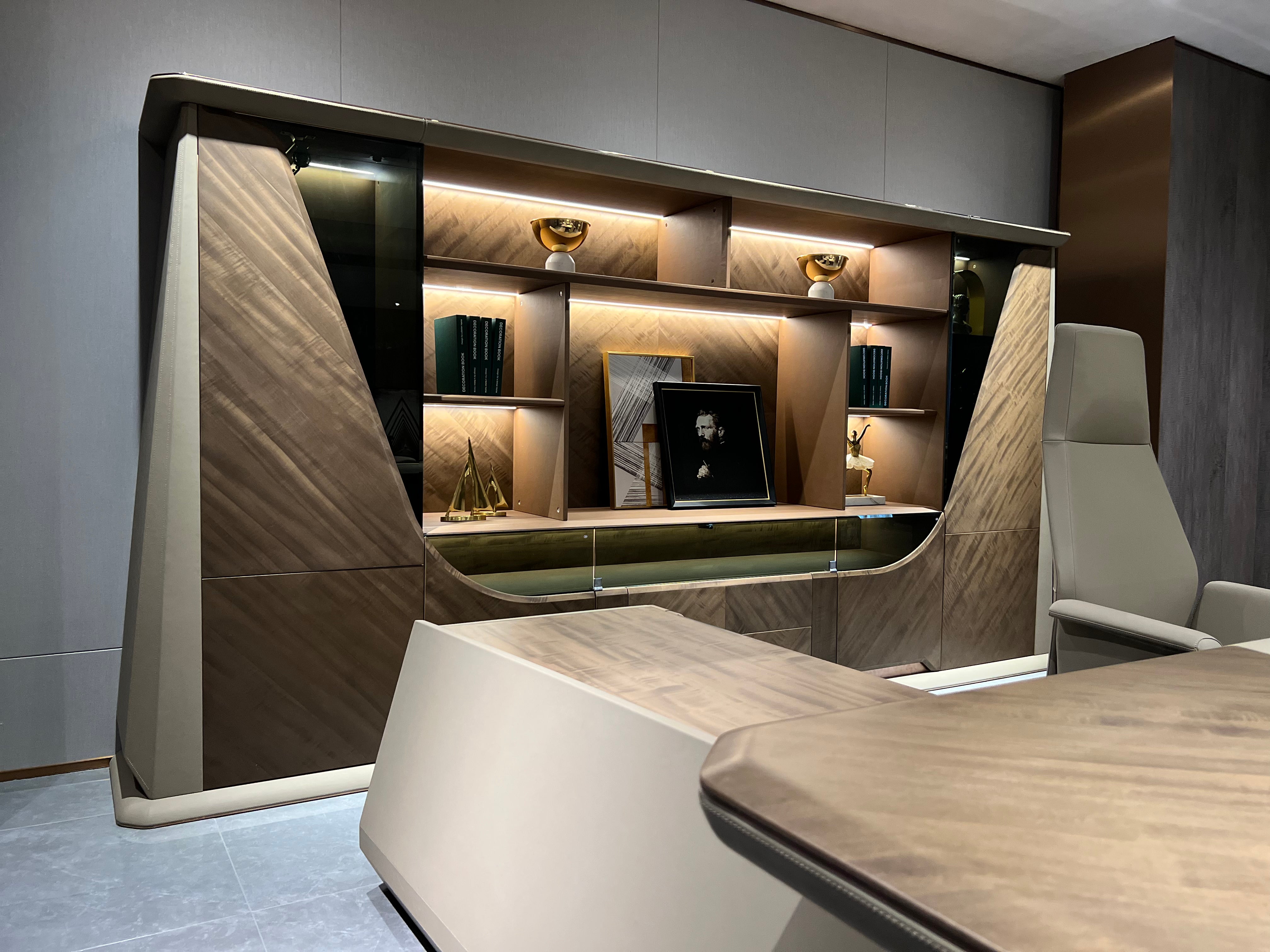 CM-001 President desk