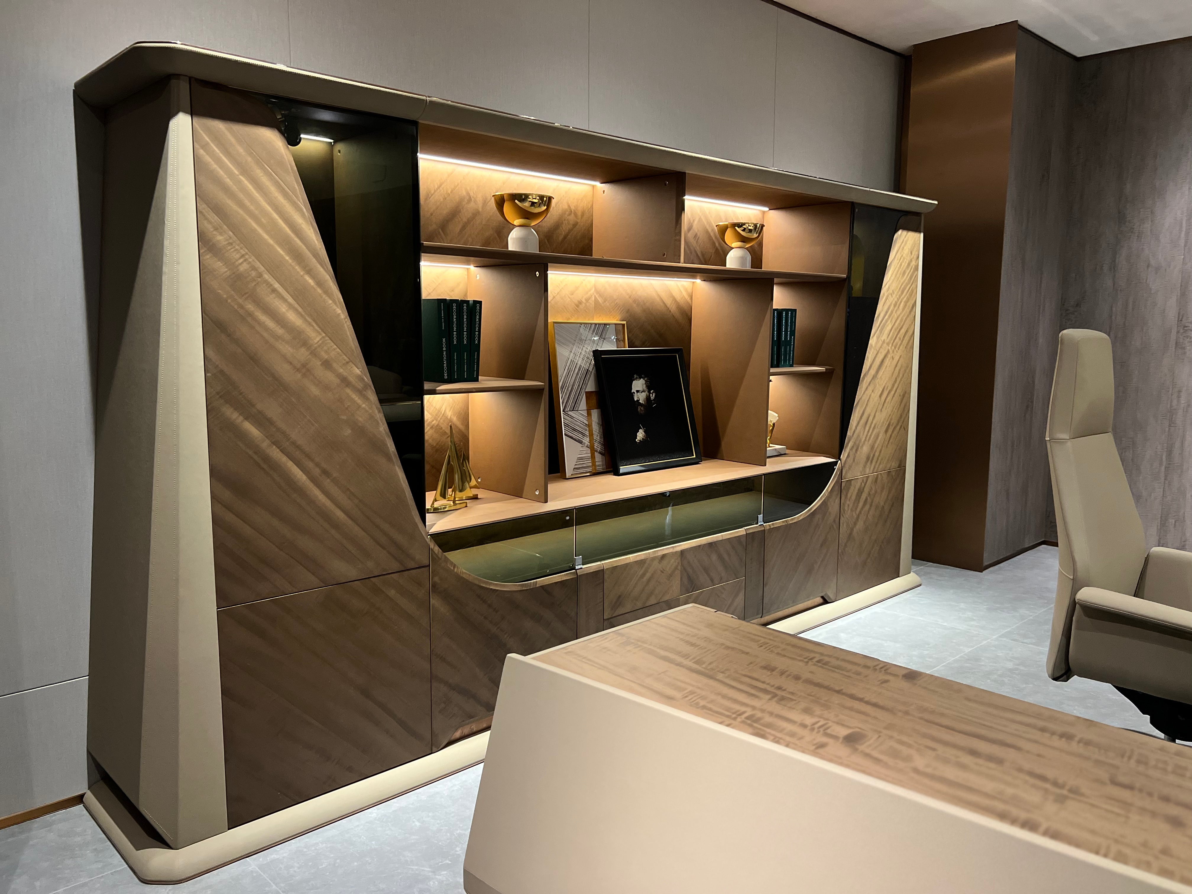 CM-001 President desk