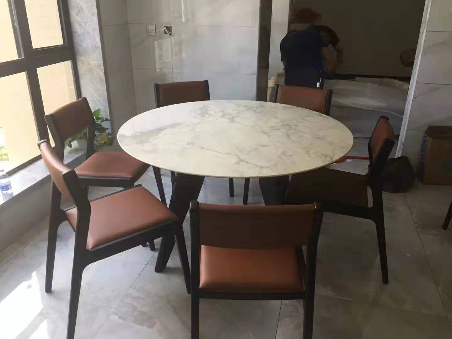 HA5-1676-7 Round dining table (four legs)