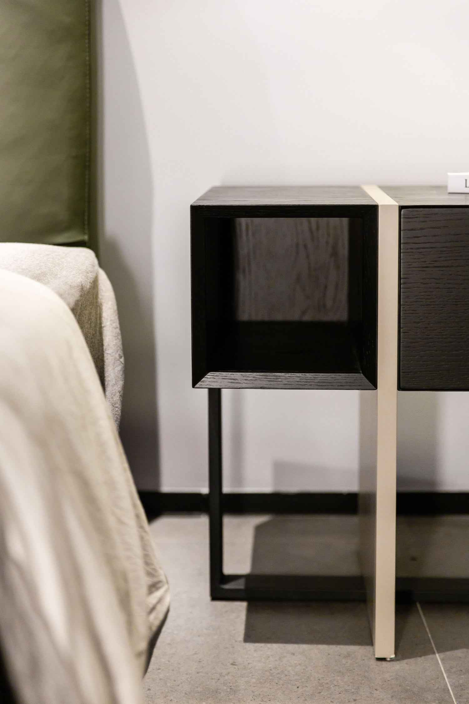 Sleek Black HX-1862-2 Bedside Cabinet