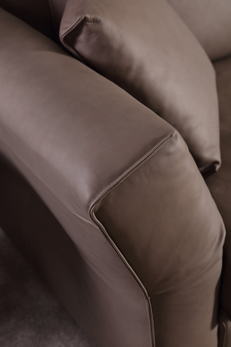 The perfect combination of practicality and art red acorn wood strip Italian minimalist sofa VJ1-1829 sofa